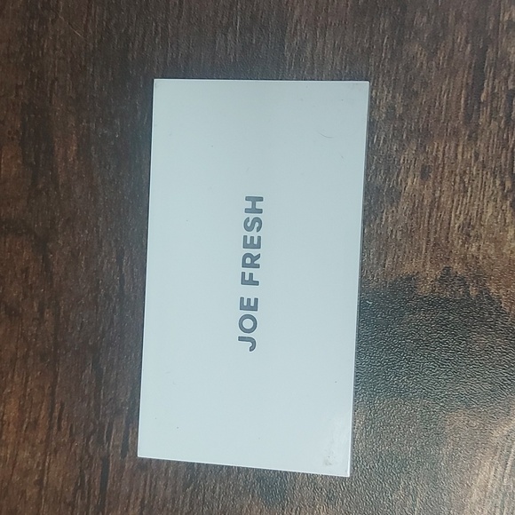 NWT Joe Fresh Eyeshadow Palette - Picture 2 of 3